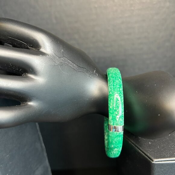 Stunning Green Jade with pearl flakes bracelet - Picture 4 of 4